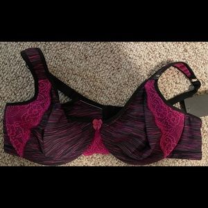 Soft cup BNWT Voglo bra 42B